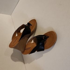 ARIZONA Jean Company Black and Tan Wedge Heel Sandals 8M